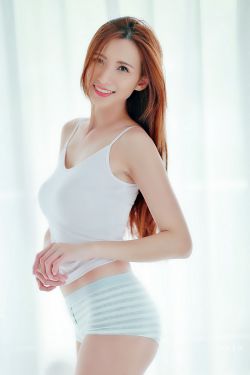 丽柜俩美女互吃玉足